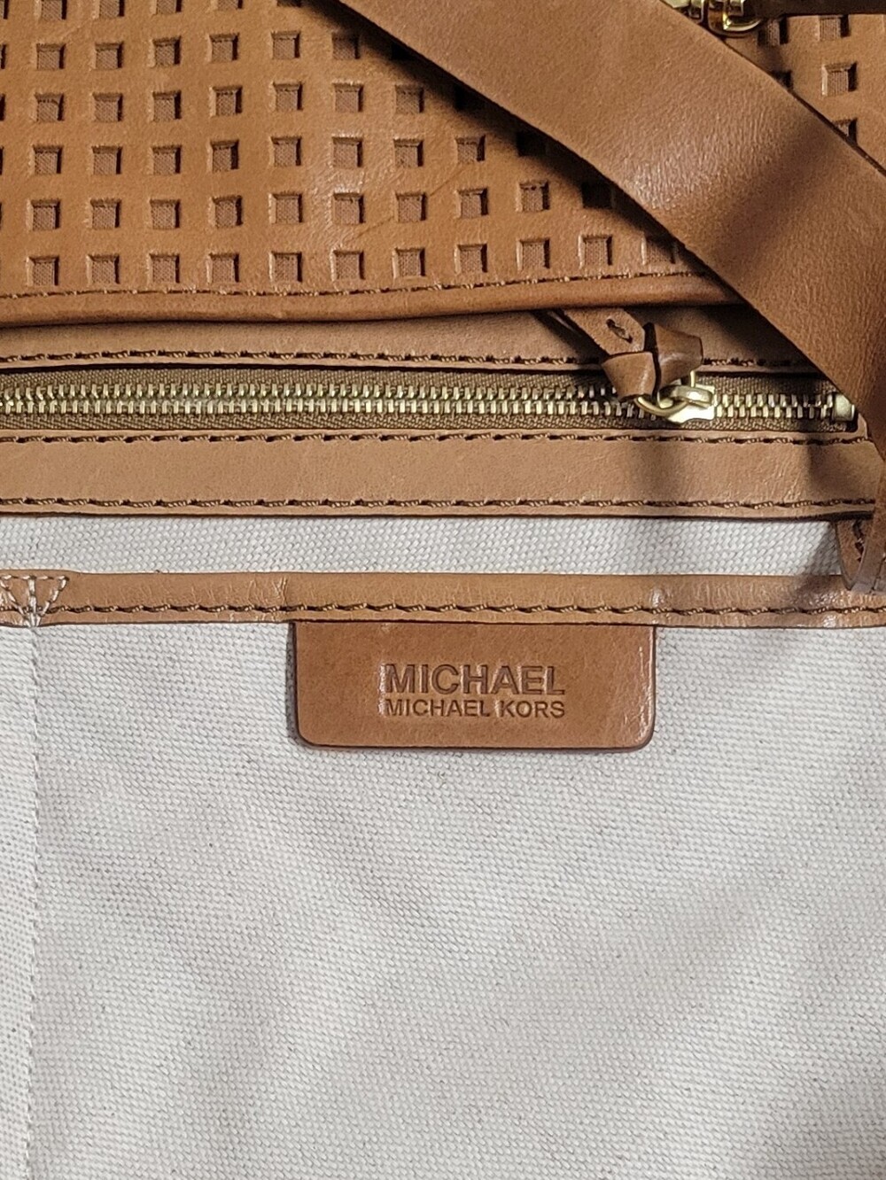 MICHAEL Michael Kors Yatcht Club Woven Leather Shoulder Bag. - Picture 2 of 16